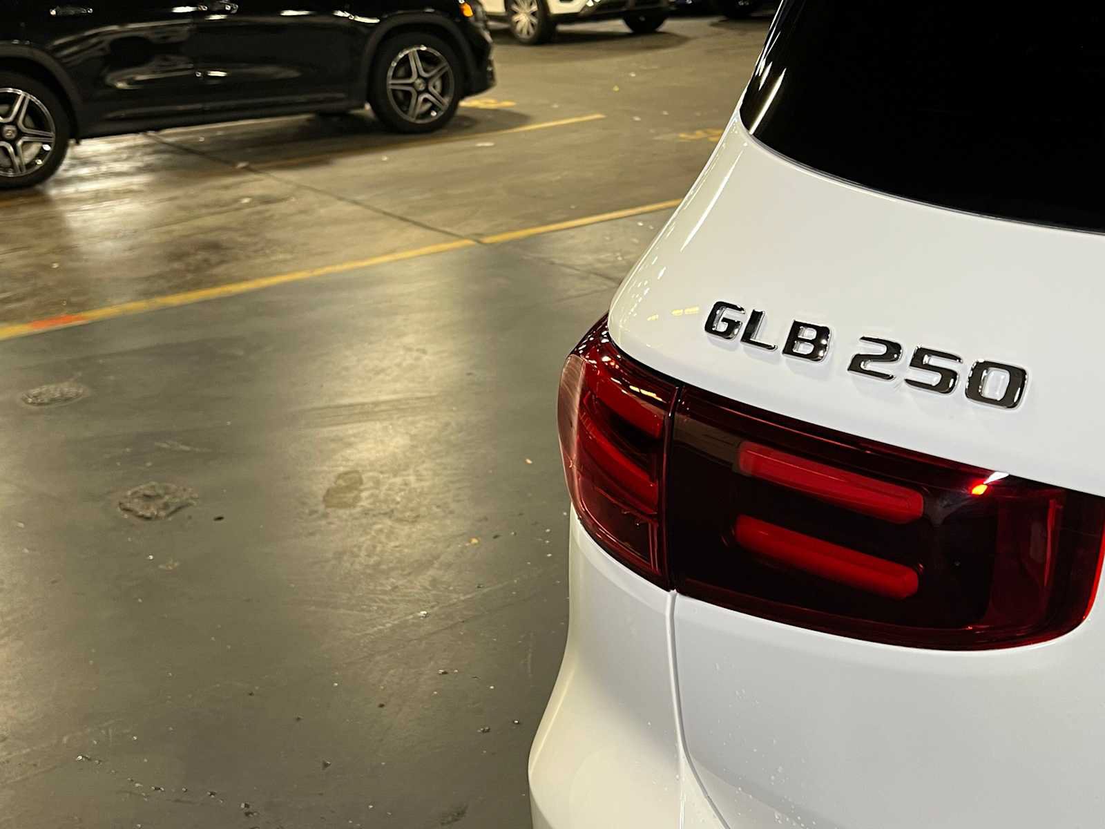 Used 2025 Mercedes-Benz GLB 250 4MATIC image 16