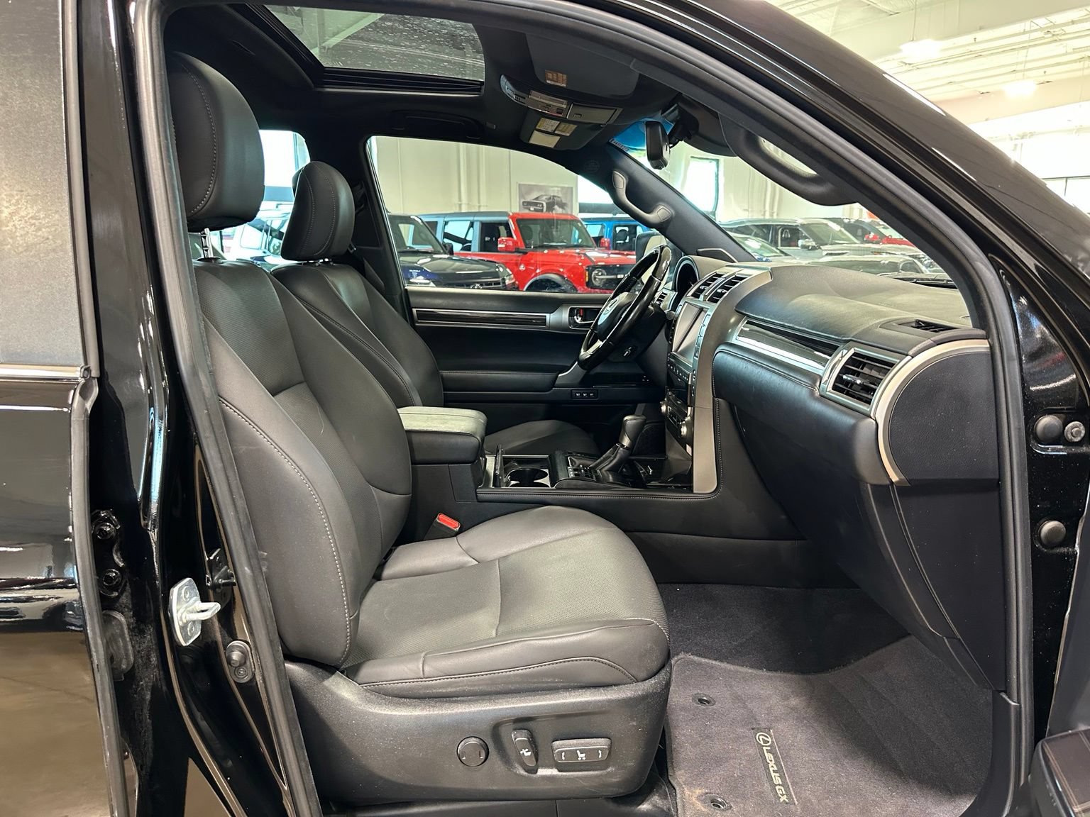 Used 2021 Lexus GX 460 Premium w/ Premium Package AWD/4WD image 46