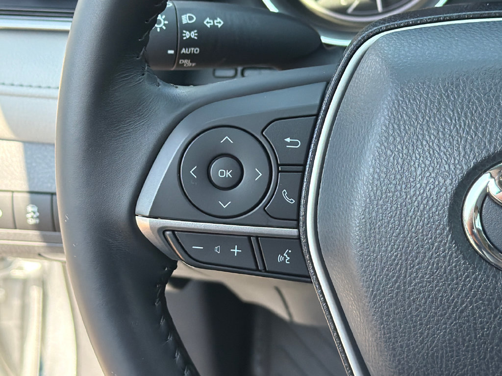 Used 2021 Toyota Camry XLE FWD image 26