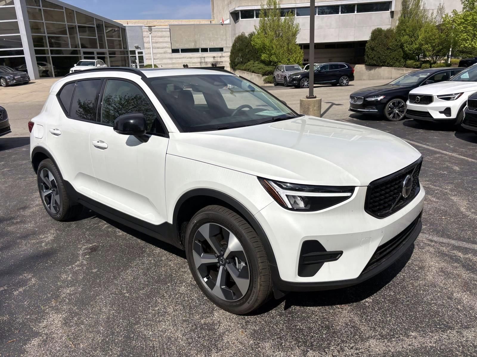 Used 2026 Volvo XC40 B5 Core w/ Protection Package Premier AWD/4WD image 3
