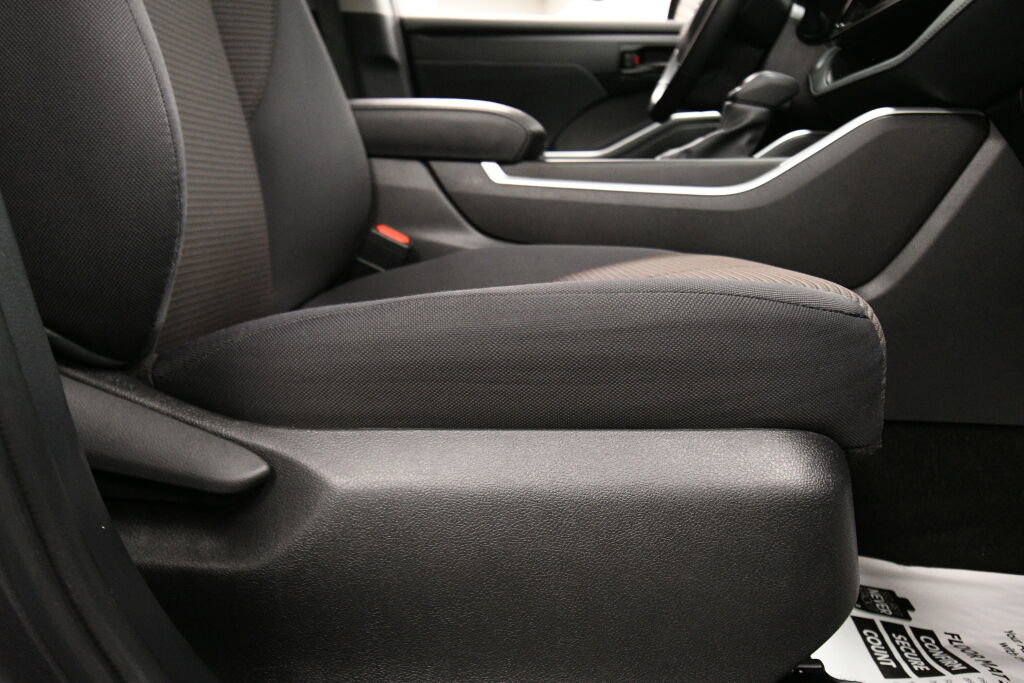 Certified 2024 Toyota Highlander LE image 28