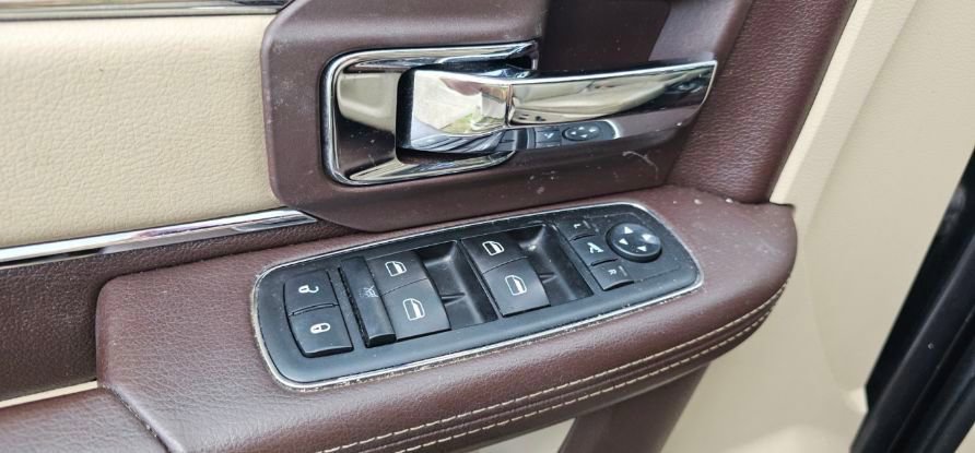 Used 2015 RAM 1500 Laramie RWD image 9
