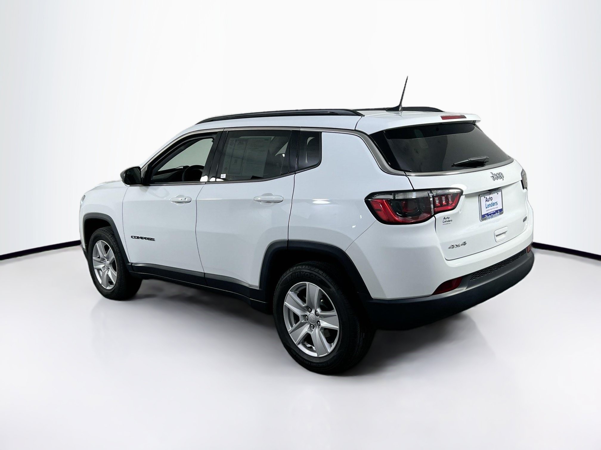 Used 2022 Jeep Compass Latitude w/ Sun and Sound Group AWD/4WD image 7