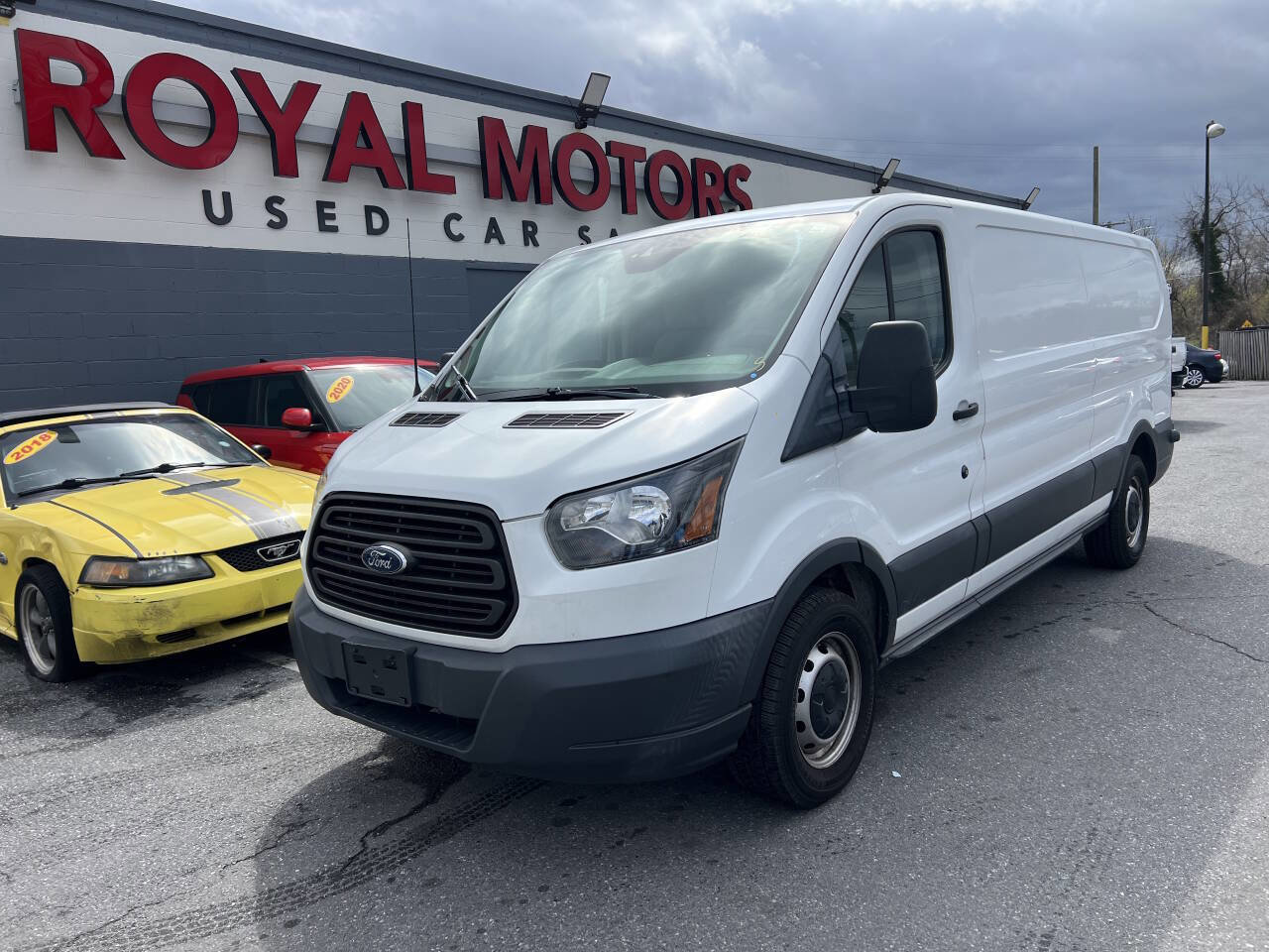 Used 2018 Ford Transit 150 148 Low Roof RWD image 1