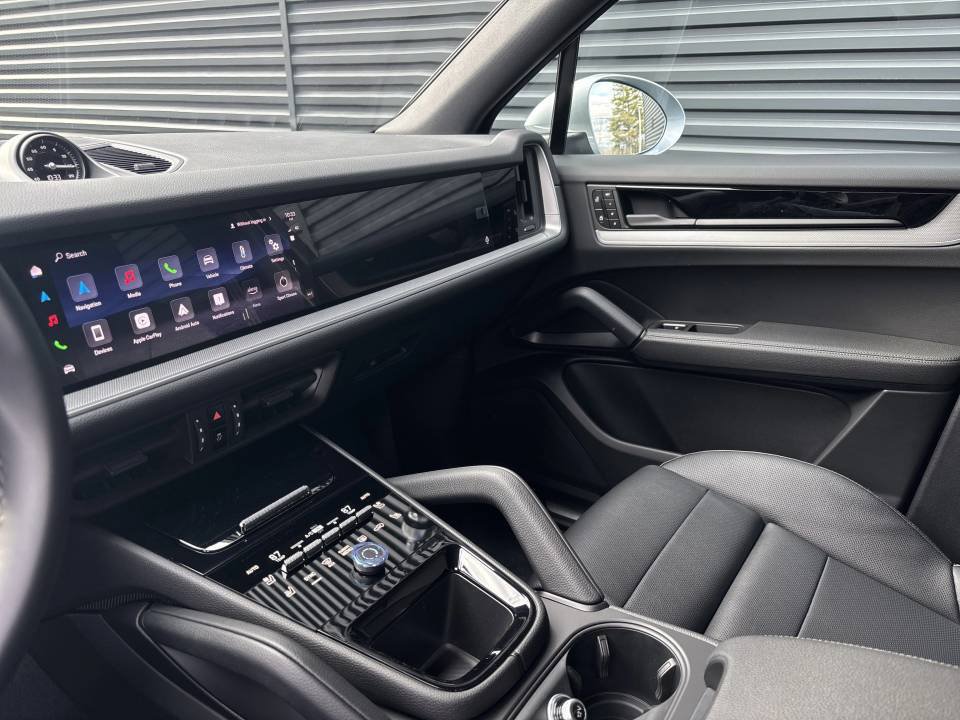 Certified 2026 Porsche Cayenne AWD/4WD image 11