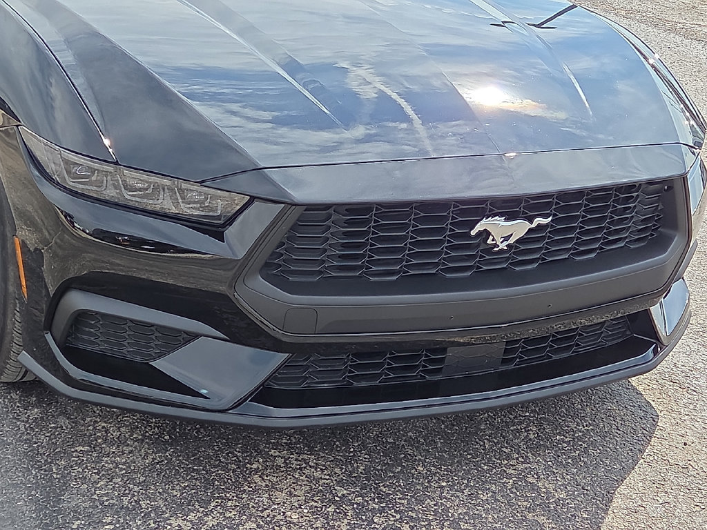 Used 2026 Ford Mustang Coupe RWD image 9