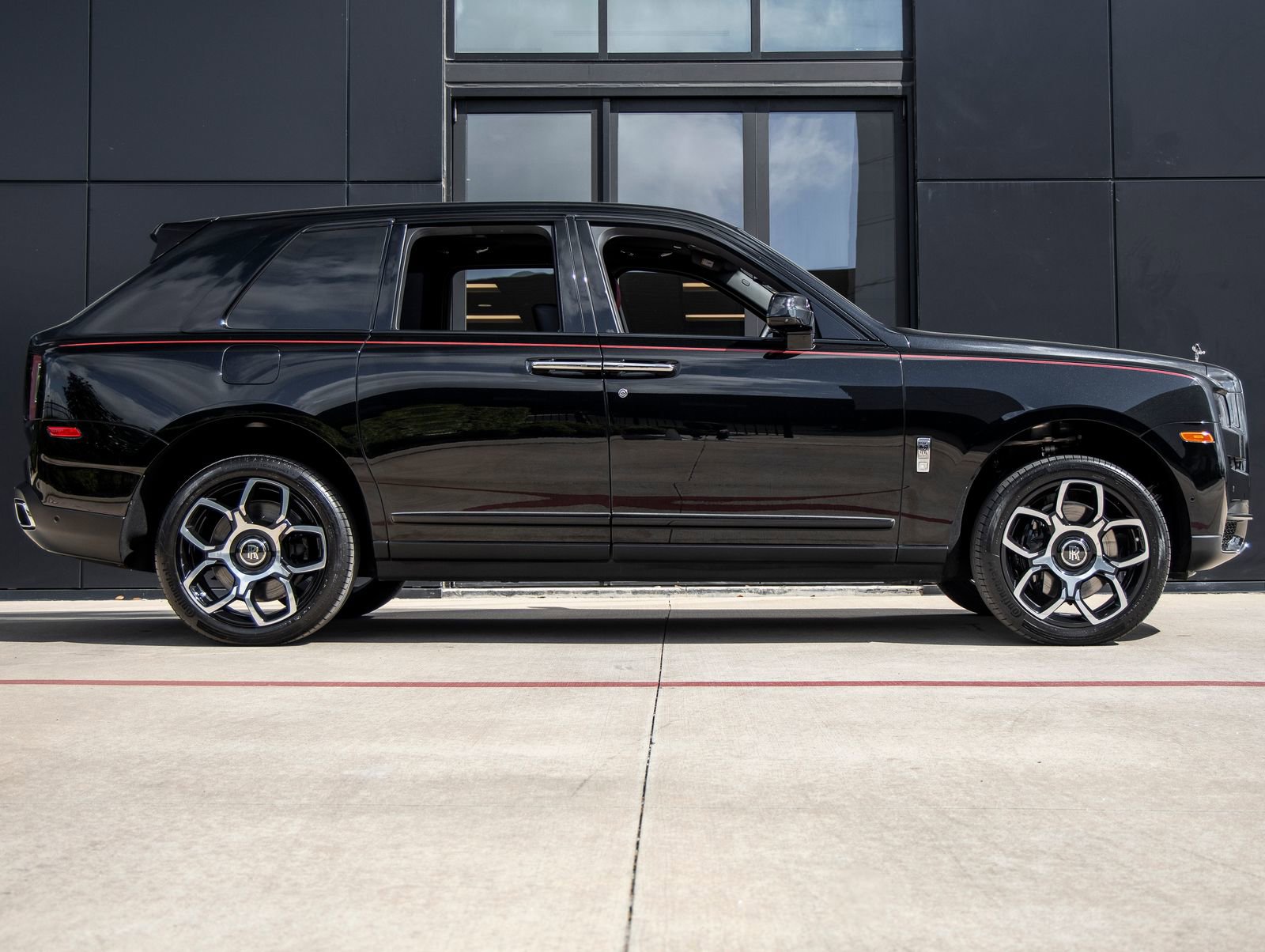 Certified 2023 Rolls-Royce Cullinan w/ Dark Exterior Package image 12