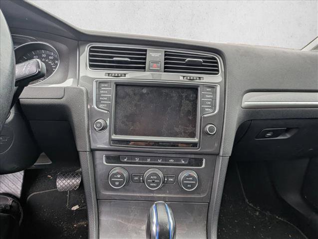 Used 2016 Volkswagen e-Golf SEL Premium image 11