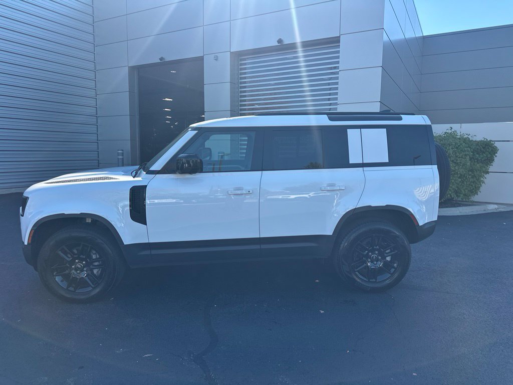 Used 2025 Land Rover Defender 110 S AWD/4WD image 3