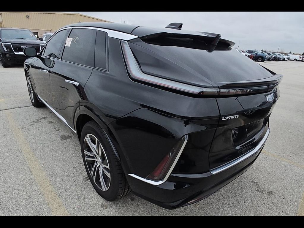 Used 2025 Cadillac Lyriq Luxury AWD/4WD image 8