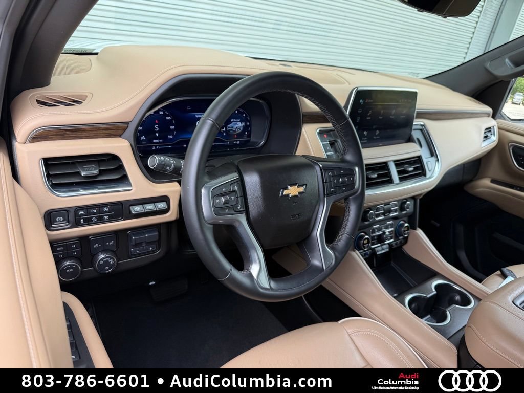 Used 2024 Chevrolet Suburban Premier w/ Premium Package AWD/4WD image 4