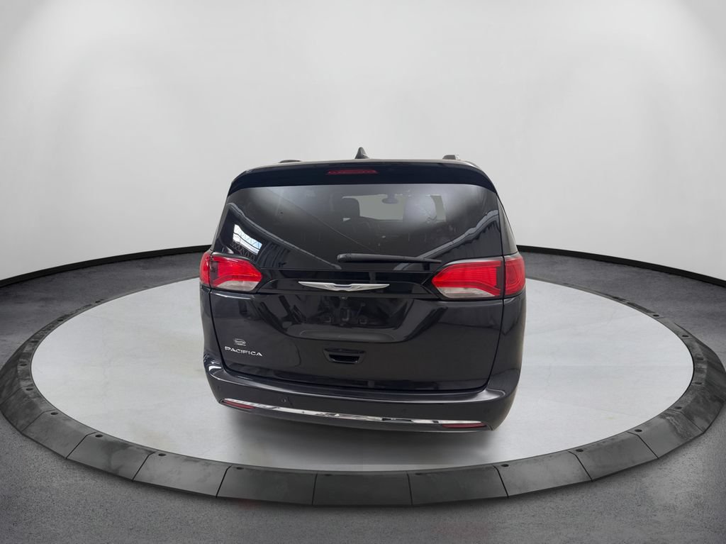 Used 2017 Chrysler Pacifica Touring-L Plus FWD image 6