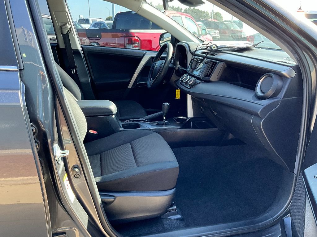 Used 2017 Toyota RAV4 LE image 27