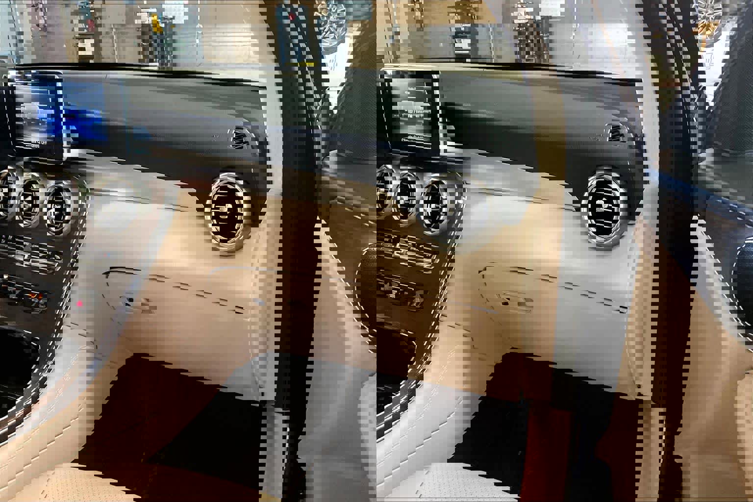 Used 2019 Mercedes-Benz GLC 300 image 17