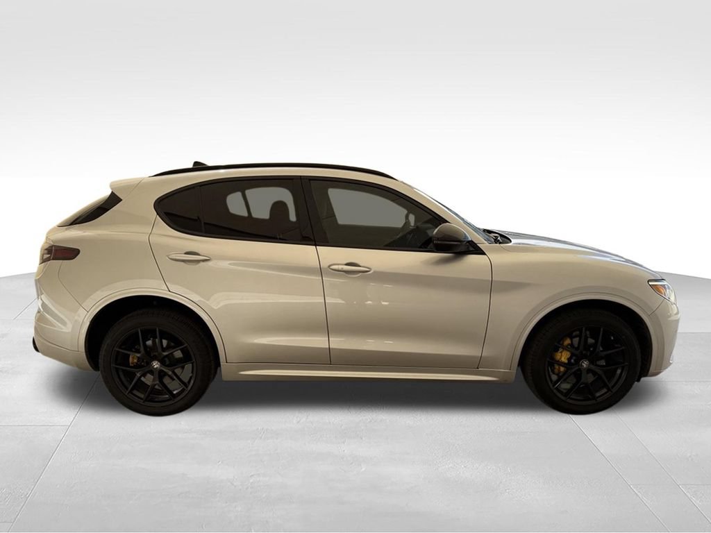 Used 2021 Alfa Romeo Stelvio Ti Sport AWD/4WD image 9