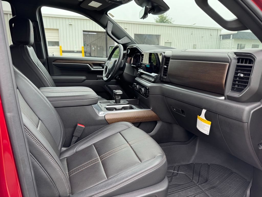 Certified 2025 Chevrolet Silverado 1500 High Country w/ High Country Premium Package AWD/4WD image 34