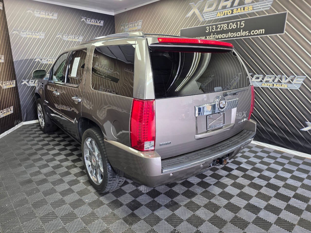 Used 2012 Cadillac Escalade Luxury RWD image 10