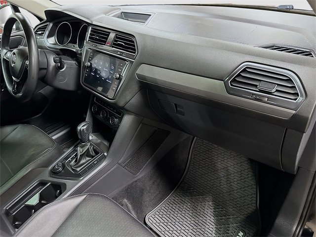 Used 2020 Volkswagen Tiguan SE w/ Panoramic Sunroof Package image 32