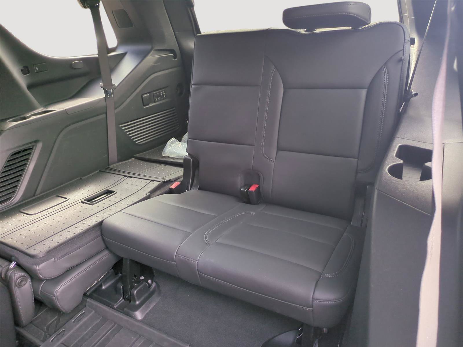 Used 2024 Chevrolet Tahoe Z71 w/ Luxury Package AWD/4WD image 32