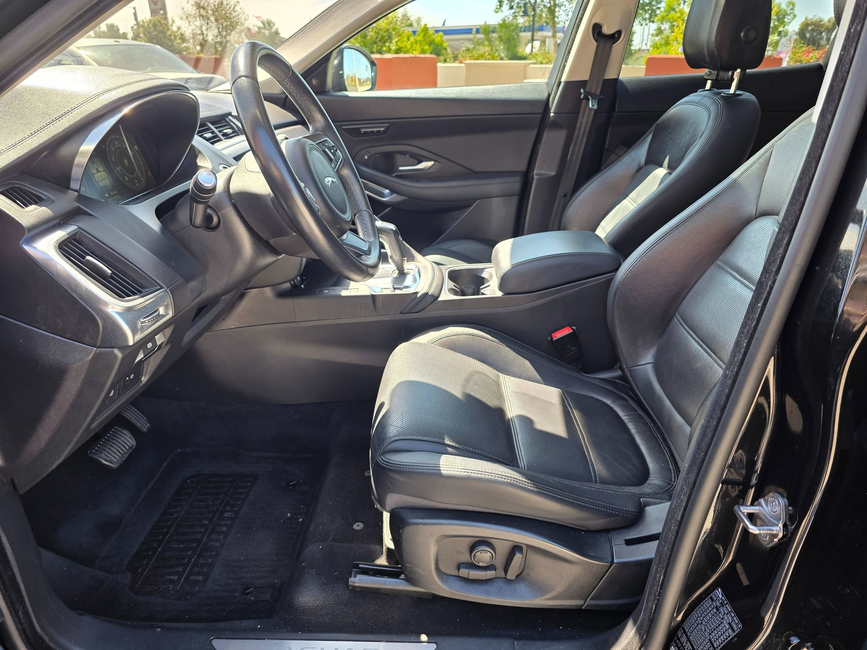 Used 2018 Jaguar E-PACE SE AWD/4WD image 16