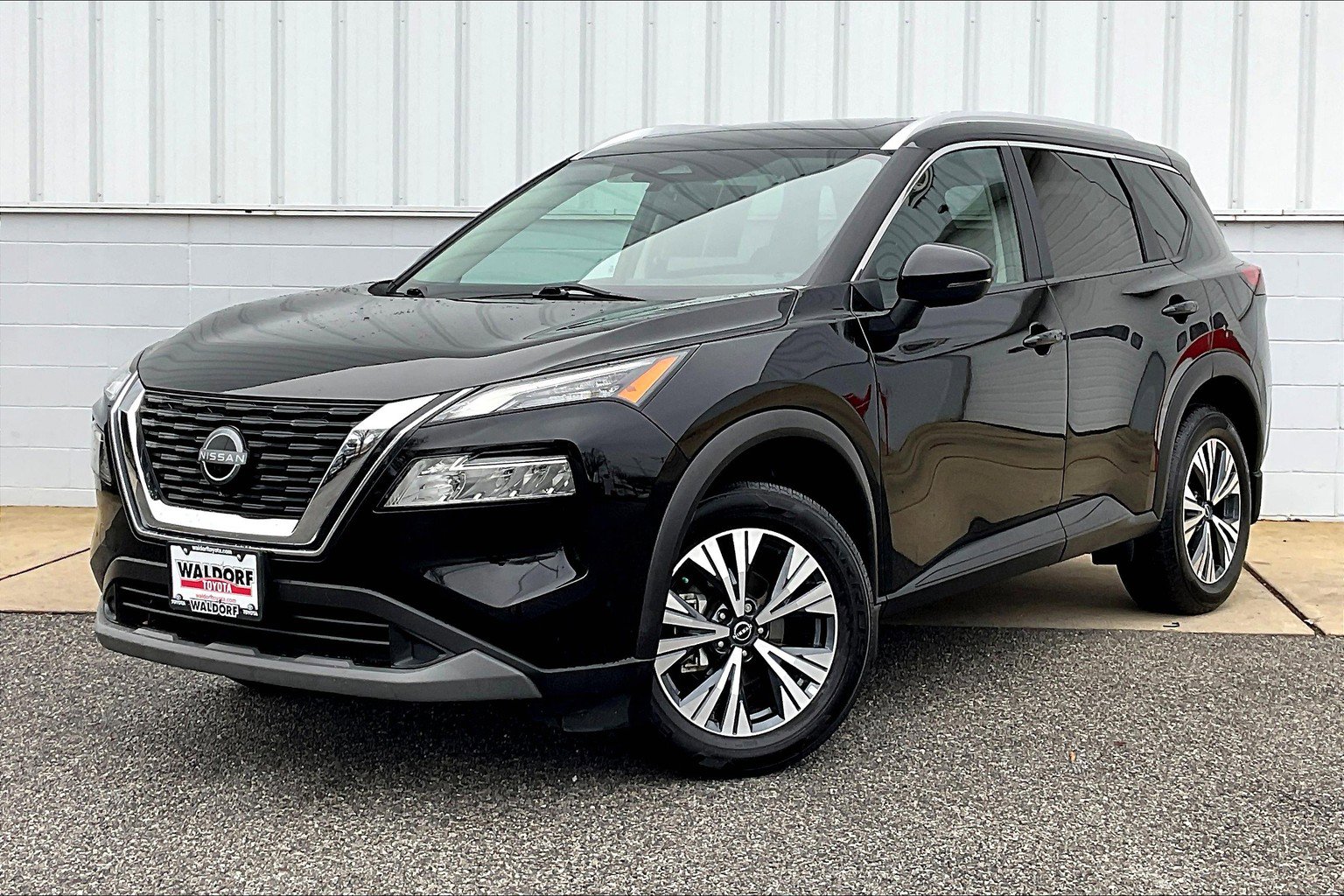 Used 2023 Nissan Rogue SV w/ SV Premium Package AWD/4WD image 2
