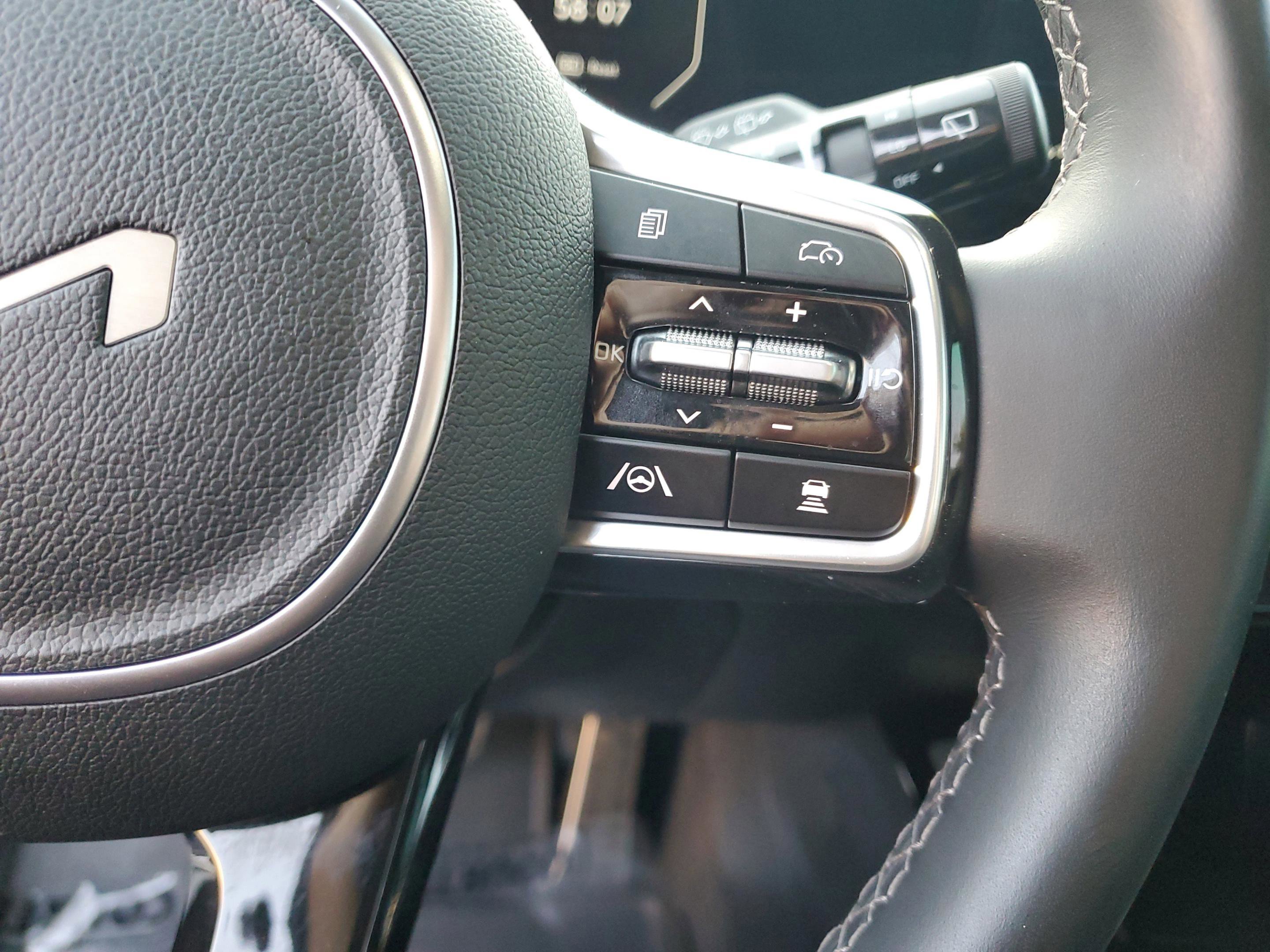 Certified 2025 Kia Sorento SX AWD/4WD image 25