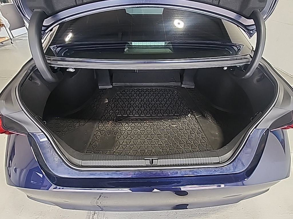 Used 2022 Toyota Avalon XLE w/ Moonroof Package FWD image 11