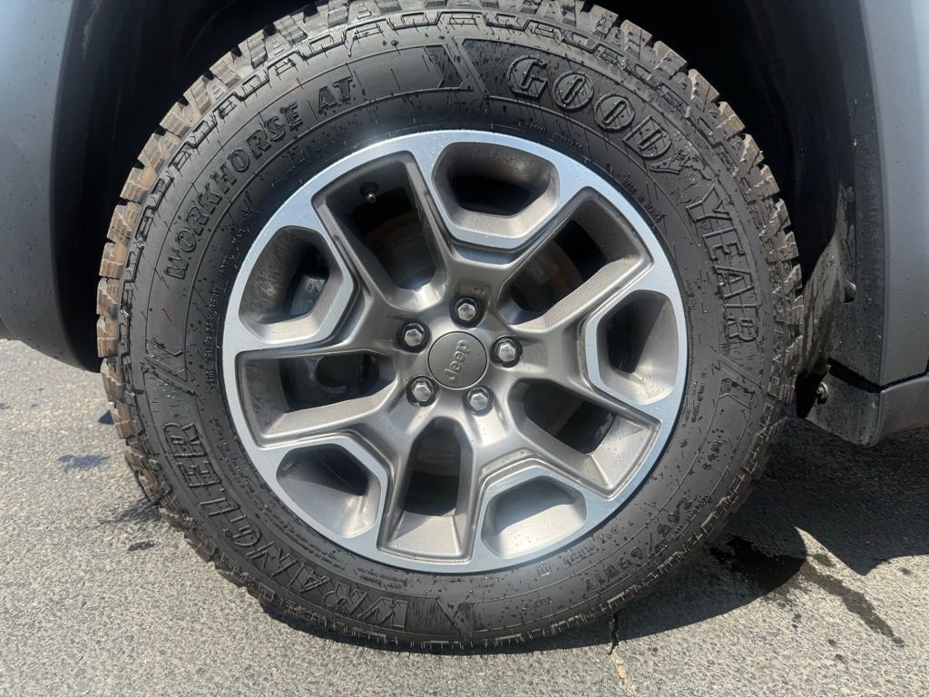 Used 2022 Jeep Cherokee Trailhawk w/ Premium Leather Package AWD/4WD image 9