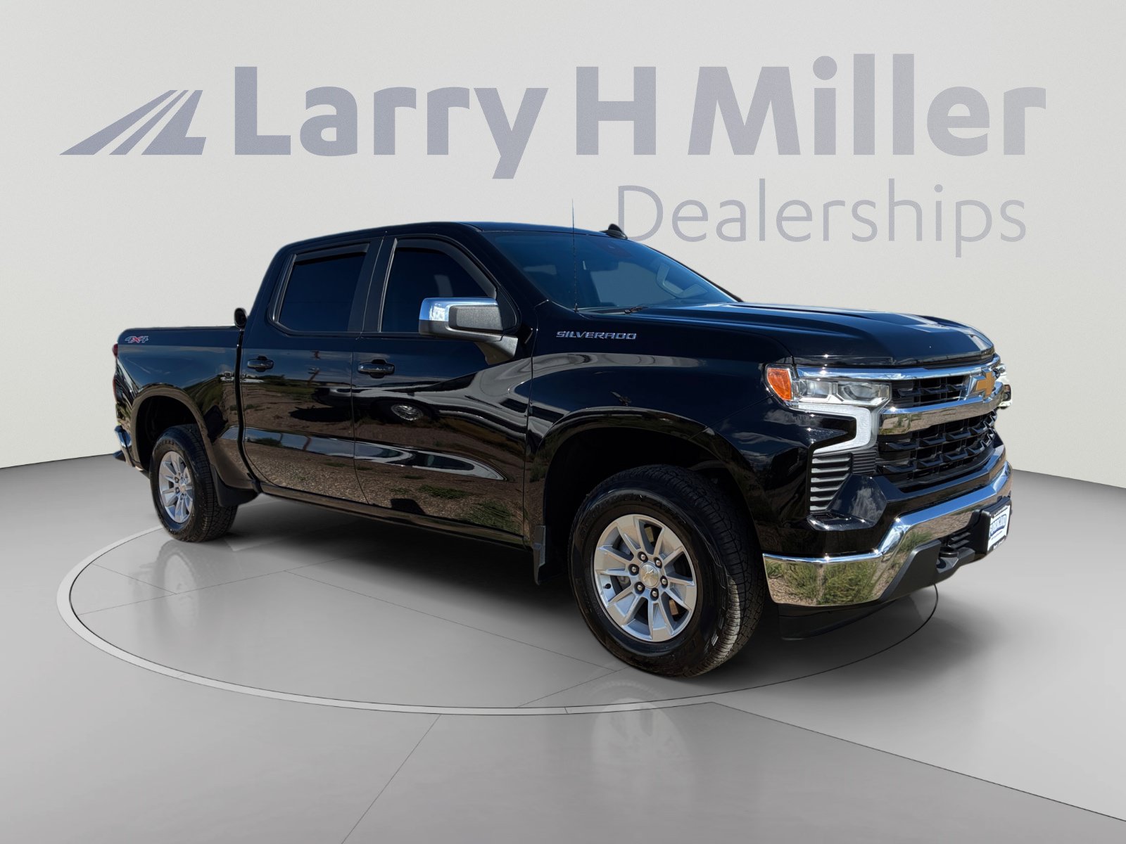 Used 2024 Chevrolet Silverado 1500 LT AWD/4WD image 7