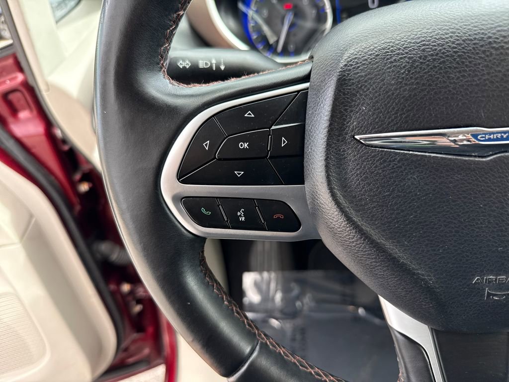 Used 2018 Chrysler Pacifica Touring-L image 14