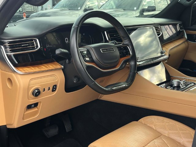Used 2023 Jeep Grand Wagoneer Series III AWD/4WD image 12