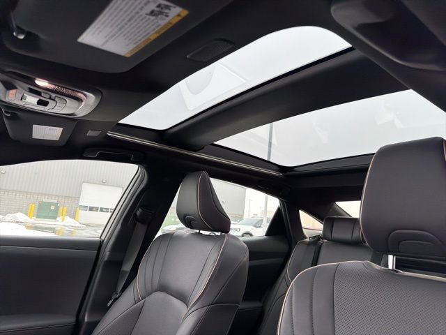 Certified 2023 Toyota Crown Limited image 19