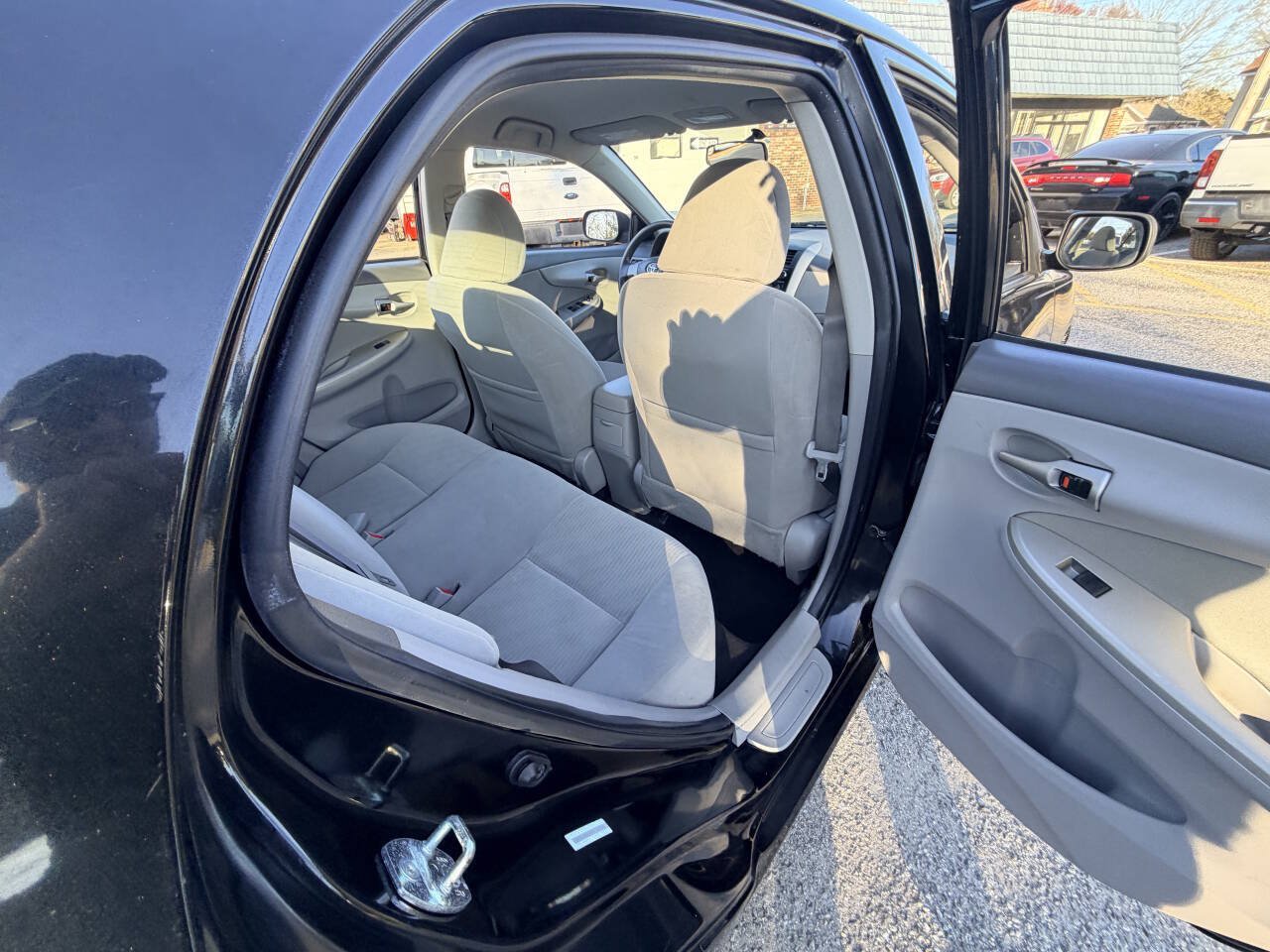 Used 2010 Toyota Corolla LE w/ All Weather Guard Pkg FWD image 23