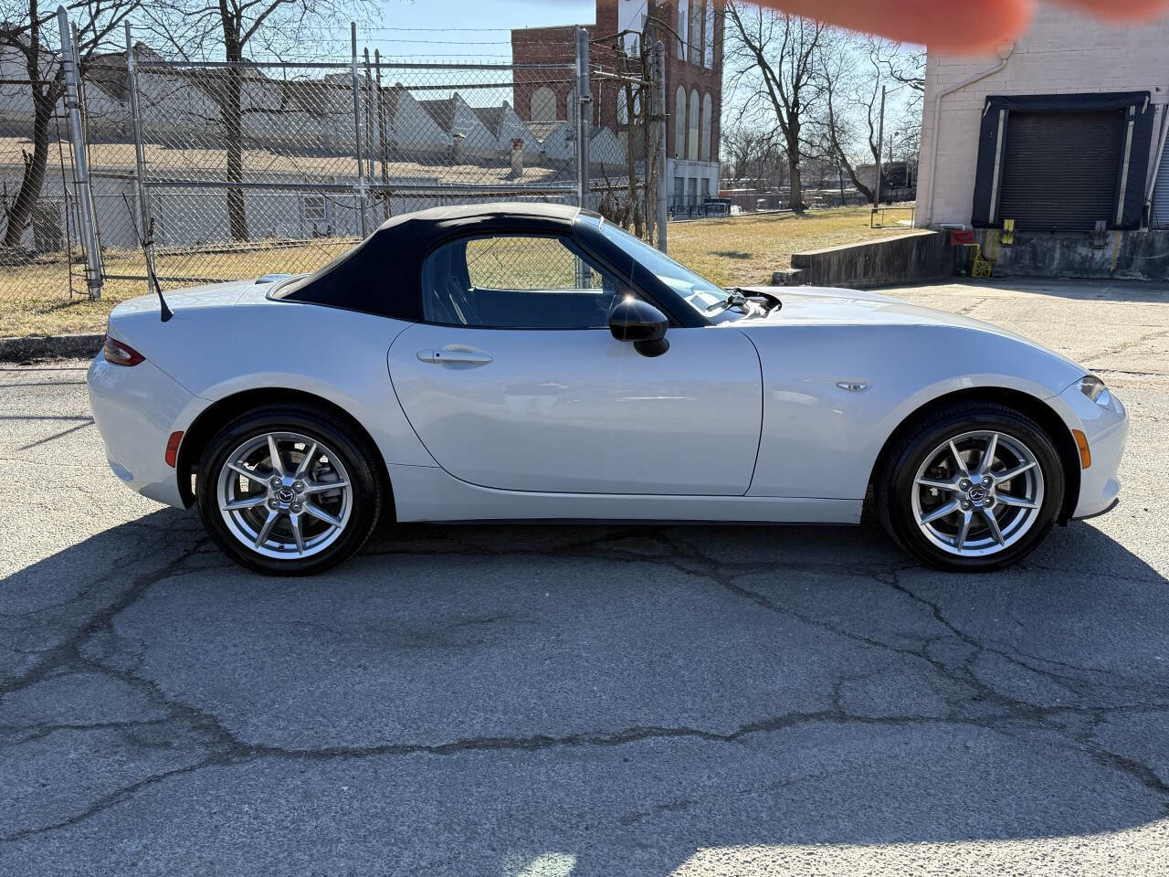 Used 2016 MAZDA MX-5 Miata Sport image 6