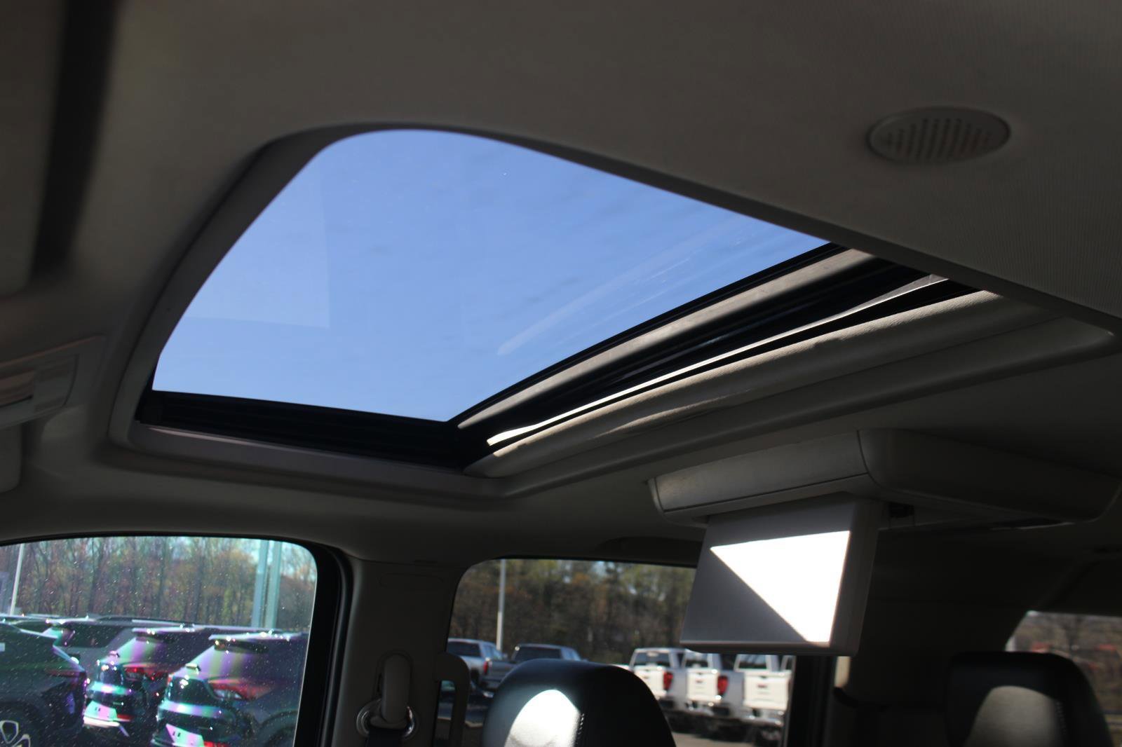 Used 2012 Chevrolet Suburban LTZ image 34