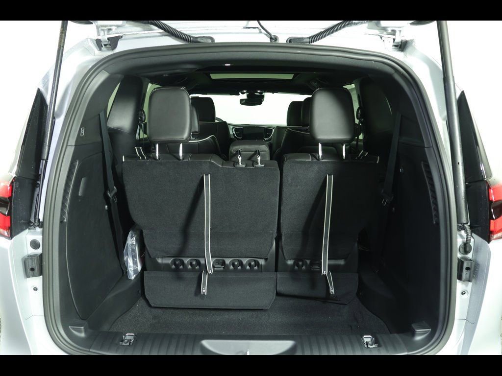 New 2026 Chrysler Pacifica Limited w/ S Appearance Package image 16