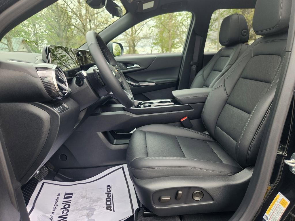 New 2026 Chevrolet Equinox LT w/ Convenience Package II FWD image 17