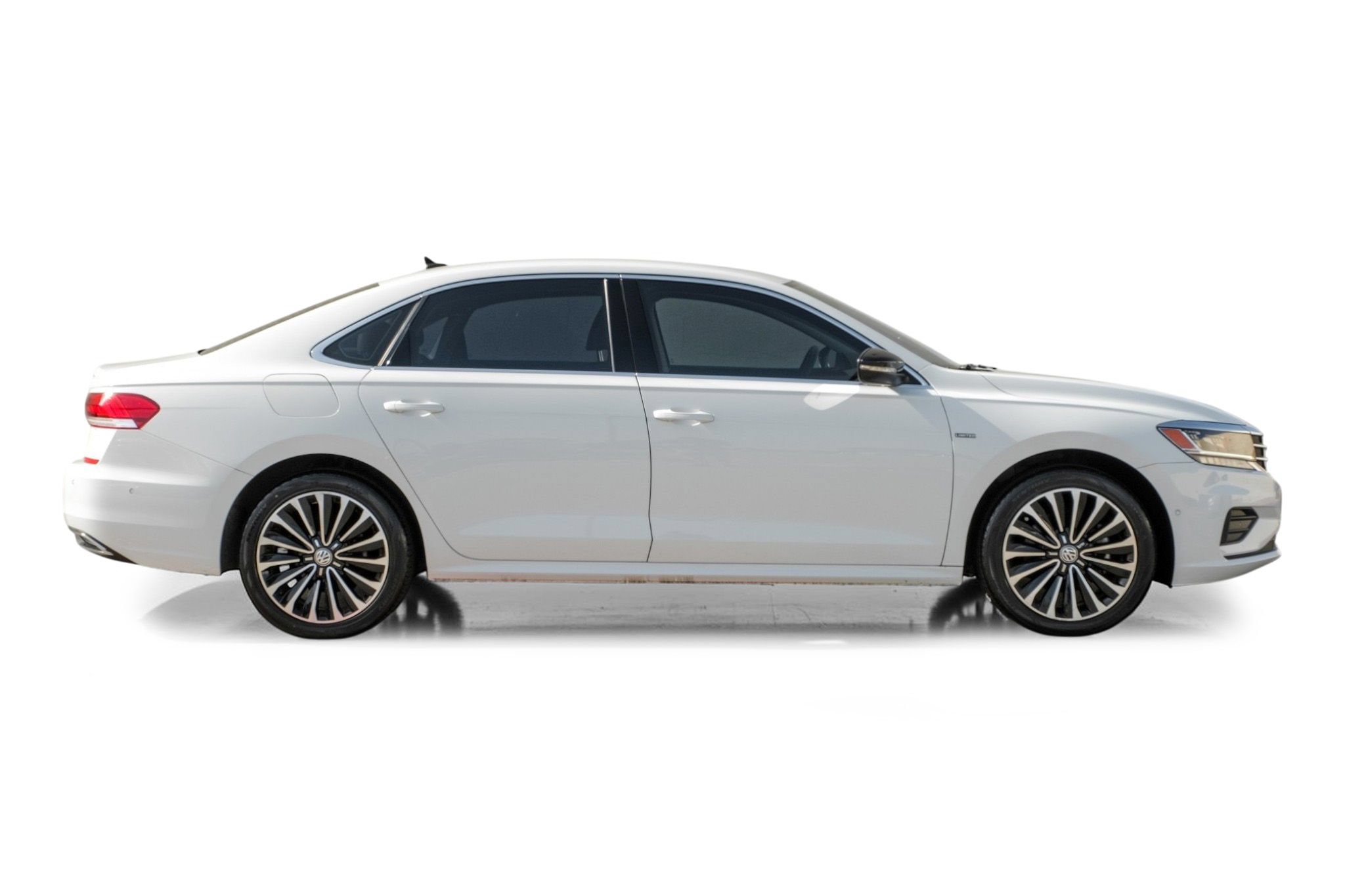Used 2022 Volkswagen Passat 2.0T FWD image 7