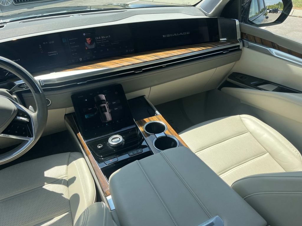 Used 2025 Cadillac Escalade Sport Platinum AWD/4WD image 16