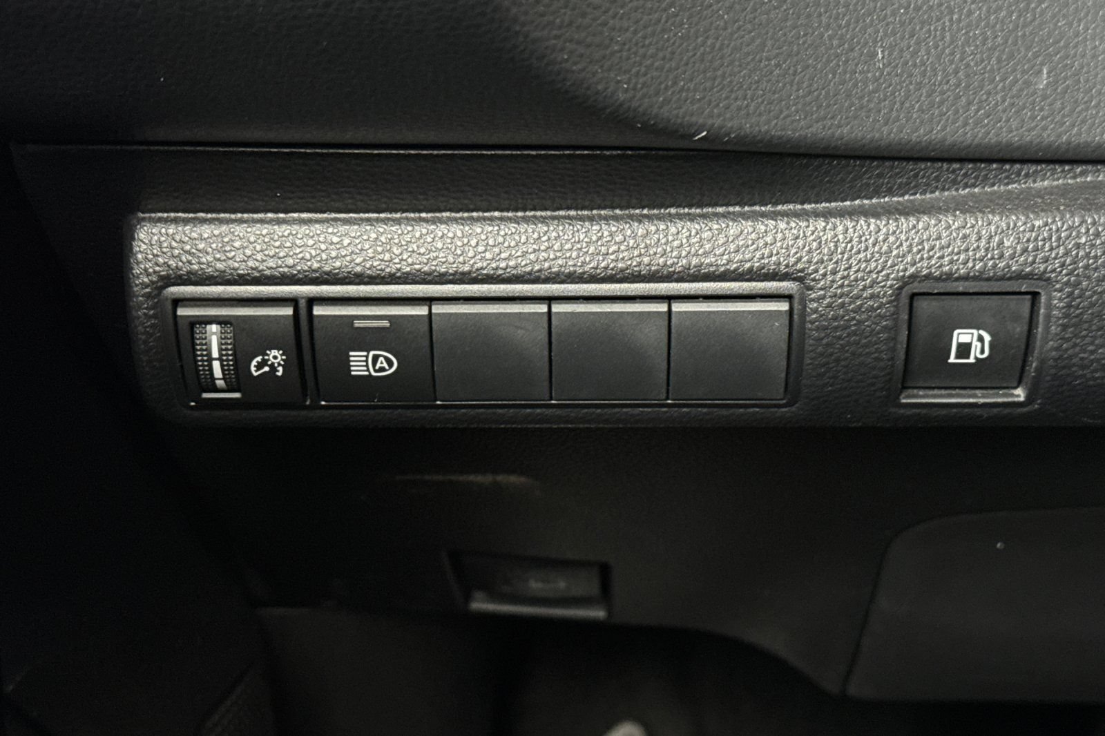 Used 2022 Toyota Corolla LE FWD image 28