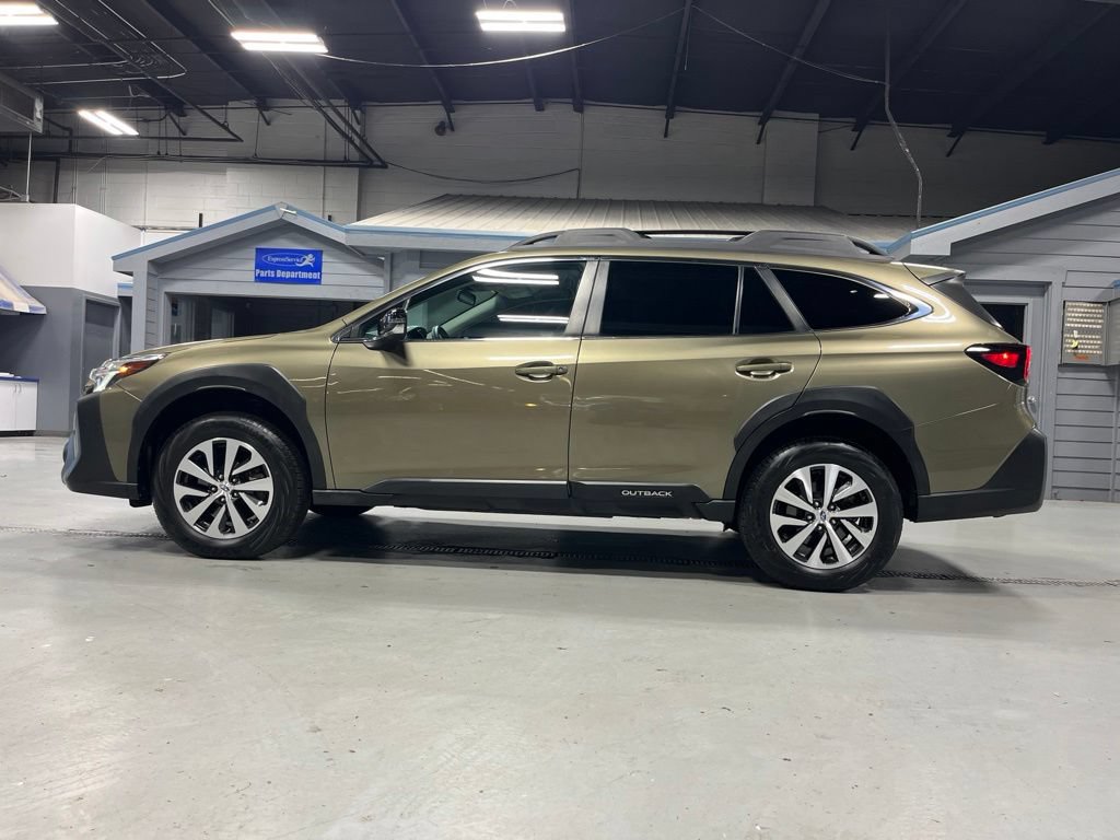 Used 2024 Subaru Outback Premium AWD/4WD image 6
