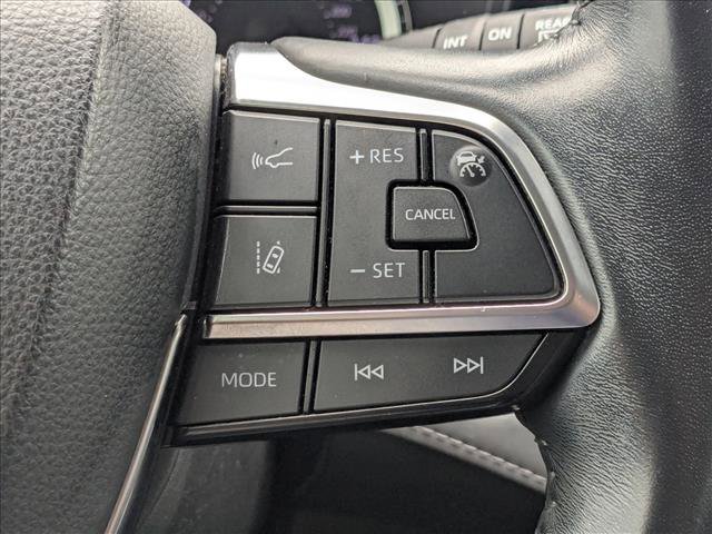 Used 2020 Toyota Highlander LE image 11