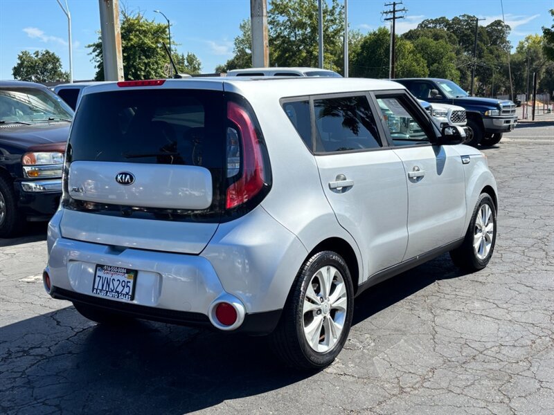 Used 2016 Kia Soul ! FWD image 3