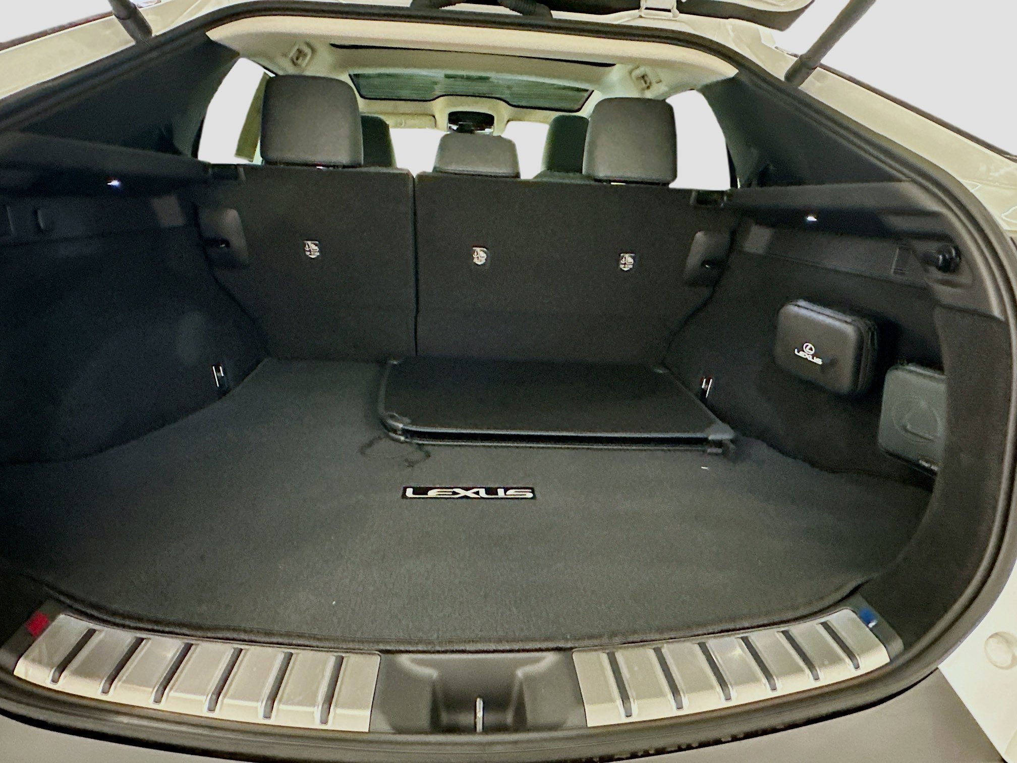 Used 2023 Lexus RZ 450e Premium w/ Technology Package image 31