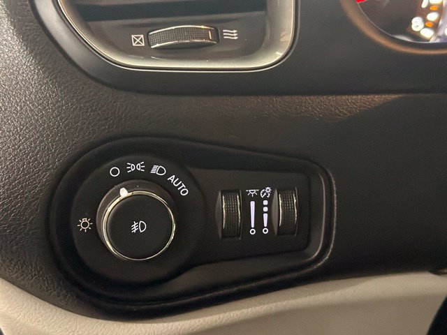 Used 2021 Jeep Renegade Limited w/ Sun & Sound Group AWD/4WD image 28