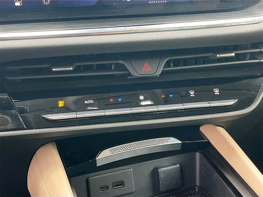 Used 2025 Buick Envision Preferred image 19