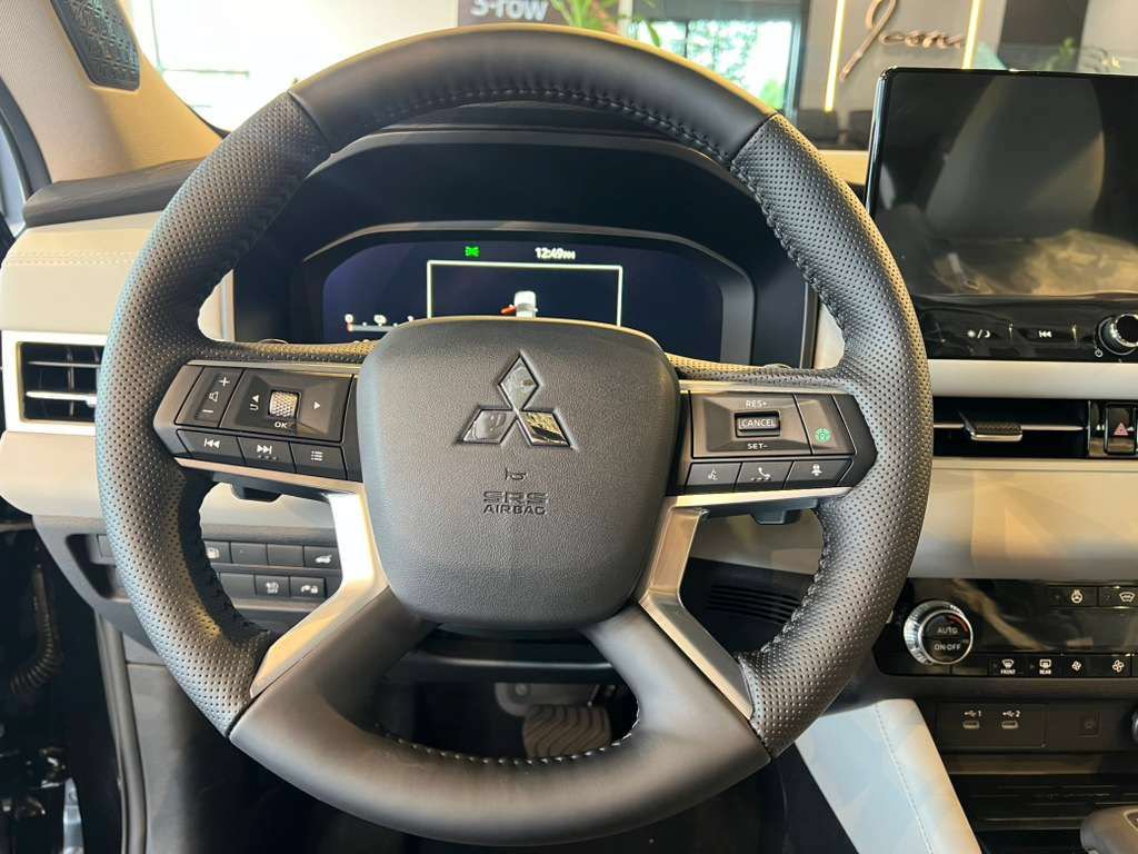 New 2026 Mitsubishi Outlander SE AWD/4WD image 14