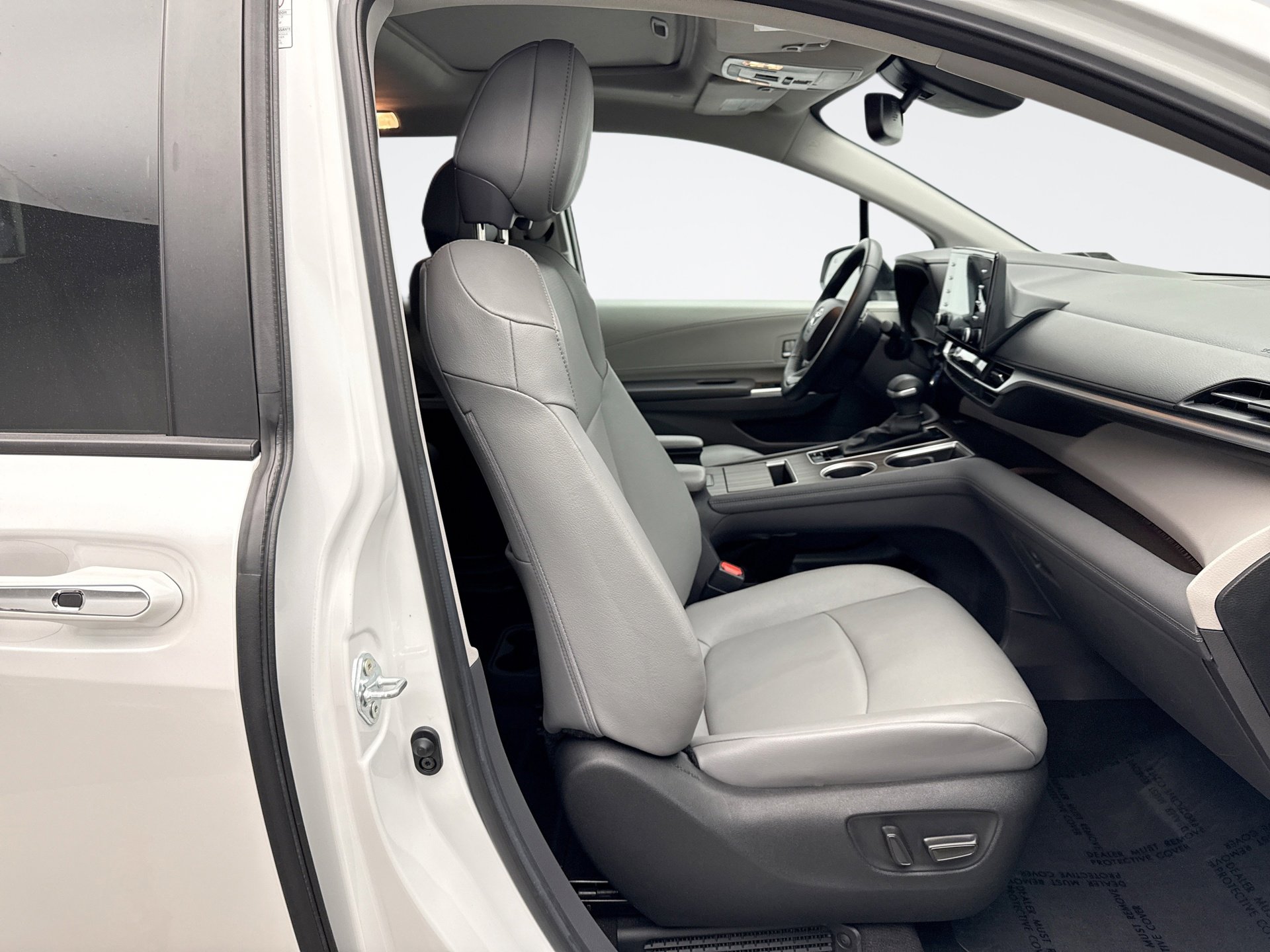 Used 2024 Toyota Sienna XLE image 16