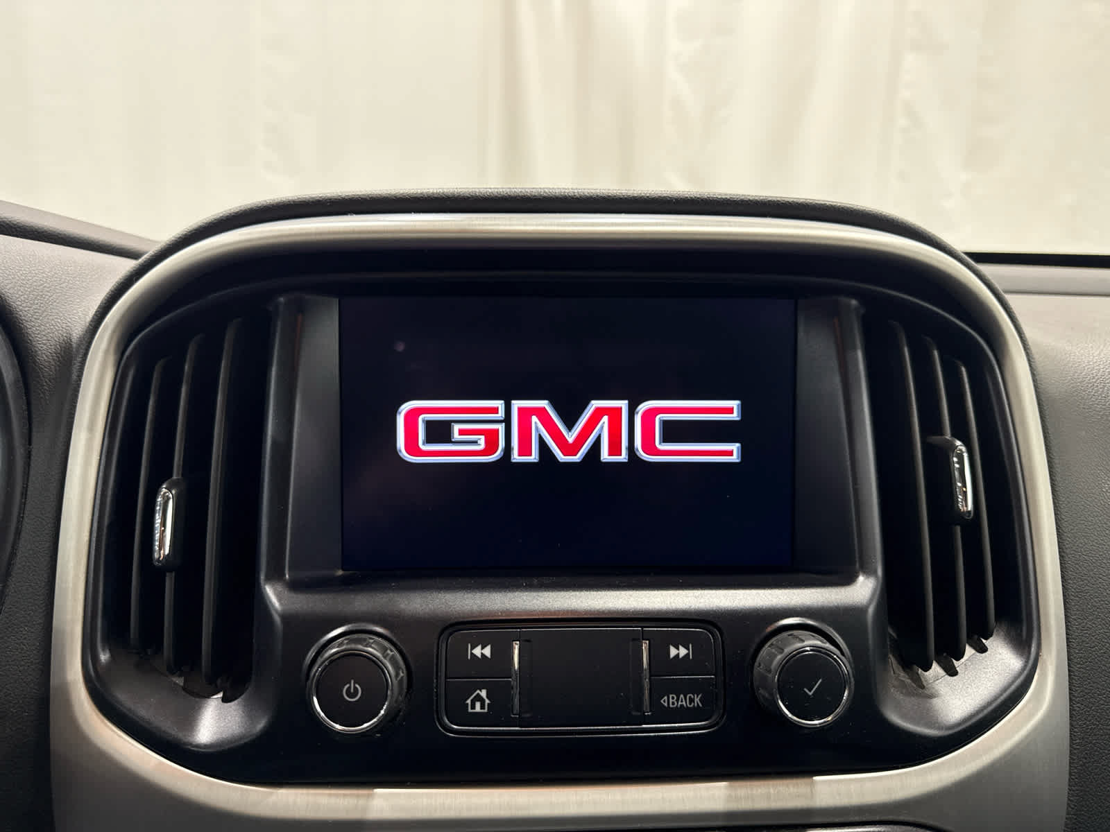 Certified 2020 GMC Canyon SLE w/ Elevation Edition AWD/4WD image 17