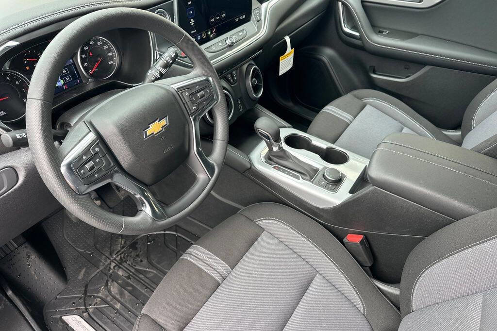 New 2025 Chevrolet Blazer LT w/ Midnight/Sport Edition image 11
